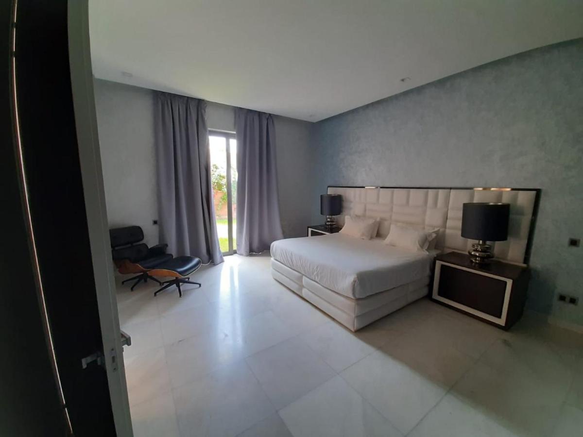 Oliver Palm Resort Villa *